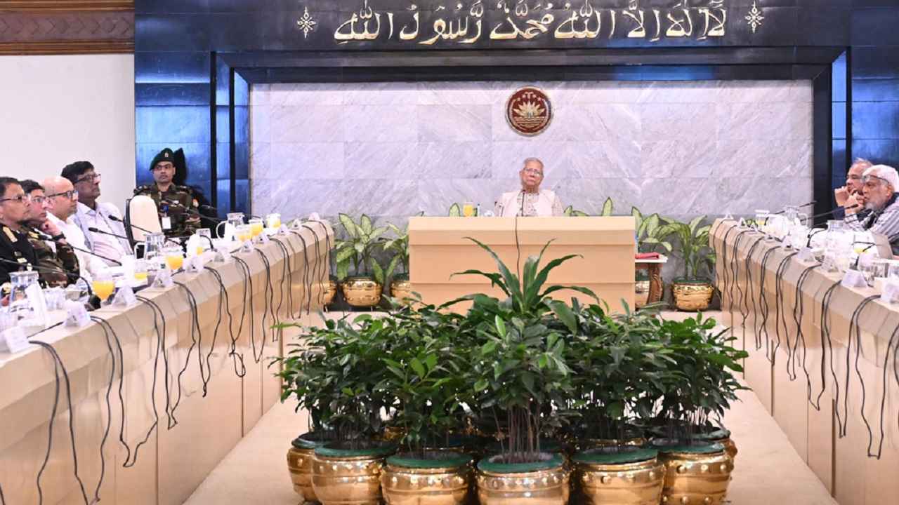 আইনশৃঙ্খলা নিয়ে প্রধান উপদেষ্টার উচ্চ পর্যায়ের বৈঠকে একগুচ্ছ সিদ্ধান্ত