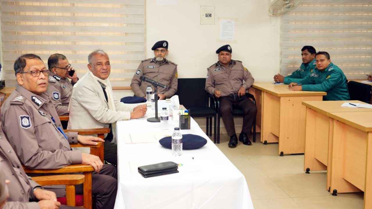 নির্বাচনে পুলিশ নিরপেক্ষ ভূমিকা পালন করবে : স্বরাষ্ট্র উপদেষ্টা