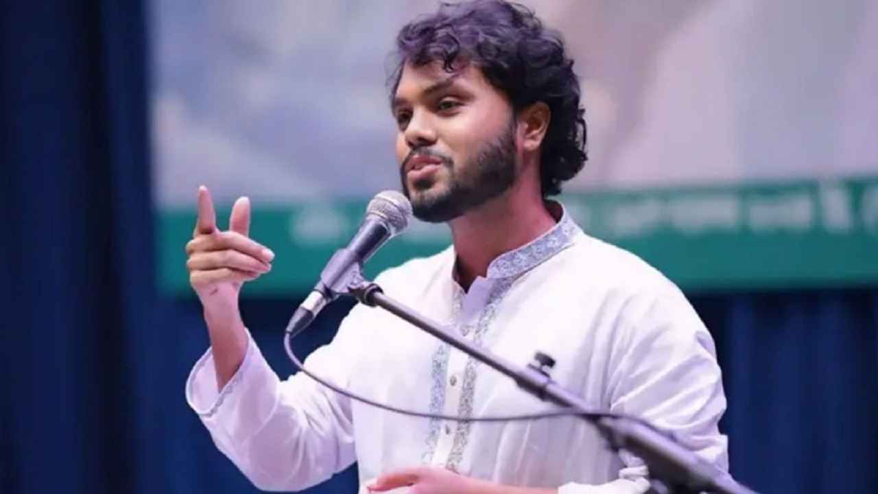 পালানোর সময় জেলা ছাত্রলীগ সভাপতি বিমানবন্দরে গ্রেফতার