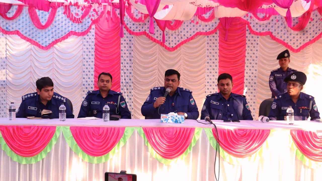 সুষ্ঠু ভোট নিশ্চিতে অপরাধীদের তথ্য চাইলেন সাতক্ষীরা পুলিশ সুপার