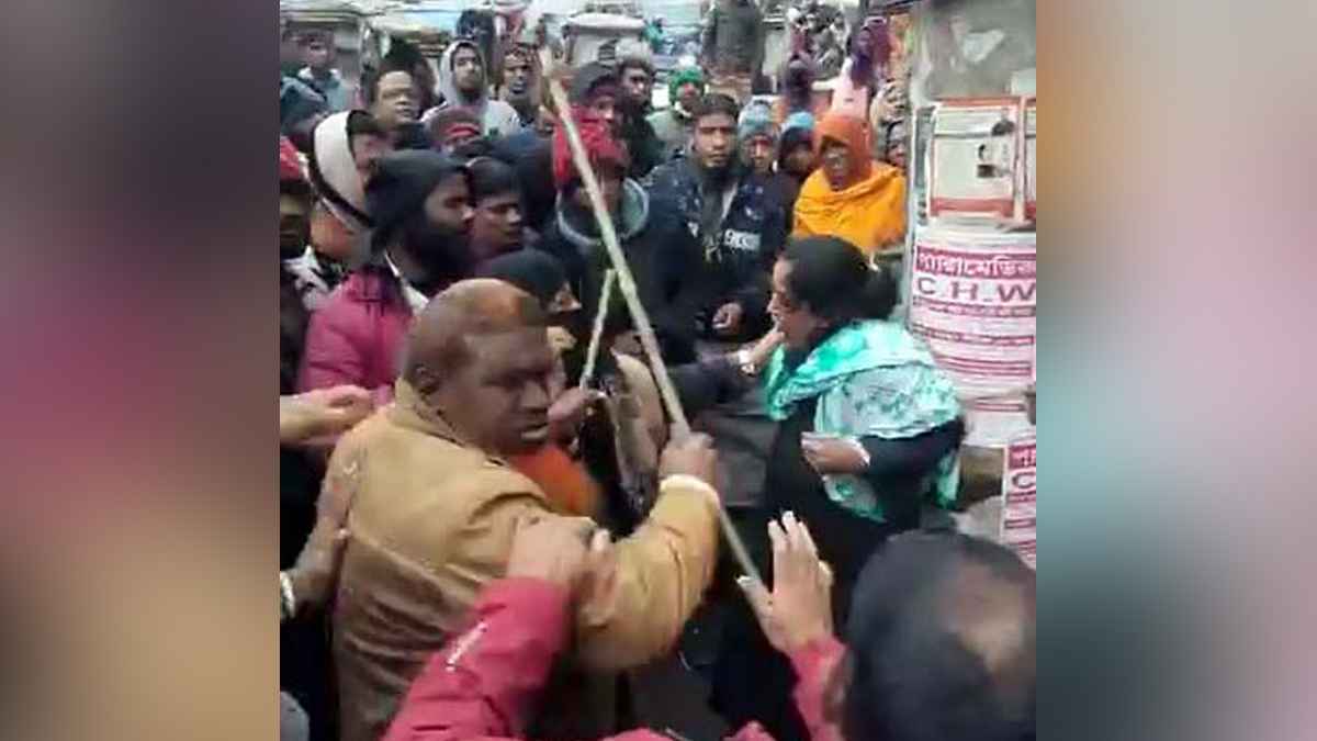 ছিনতাইয়ের অভিযোগে নারীকে গণপিটুনি