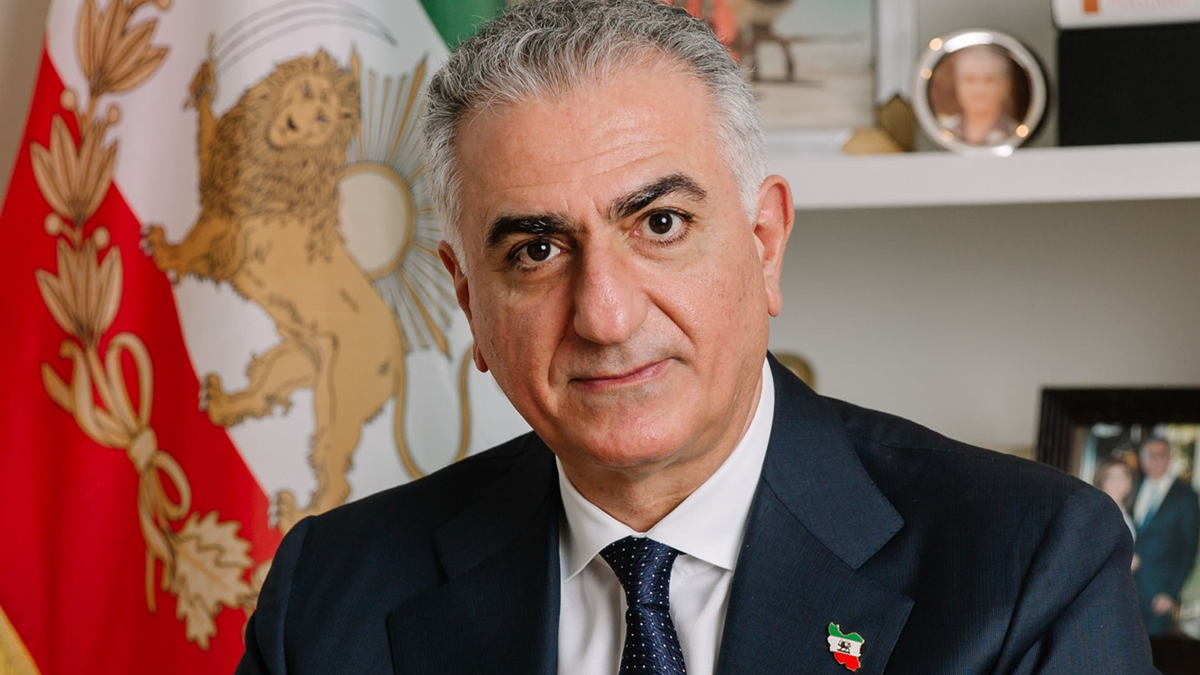 ফের আলোচনায় ইরানের শেষ ‘শাহ’র পুত্র, কে এই রেজা পাহলভি?