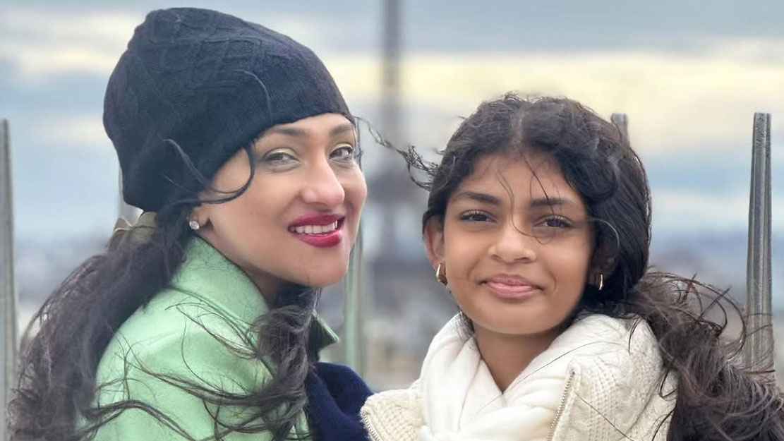 মেয়ের সঙ্গে বিশেষ ছবি ঋতুপর্ণার, কতটুকু জানেন ঋতুকন্যা সম্পর্কে? 