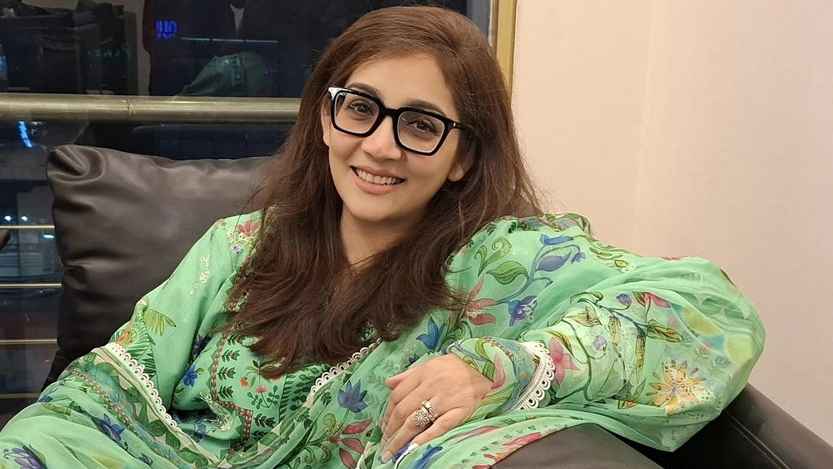 বিয়ের পর অভিনয় বিদায়, এক যুগ পর ঢাকায় দেখা মিলল জনপ্রিয় সেই মডেলের