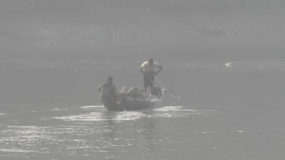 শীতে কাঁপছে সাতক্ষীরা, নিম্নআয়ের মানুষের ভোগান্তি