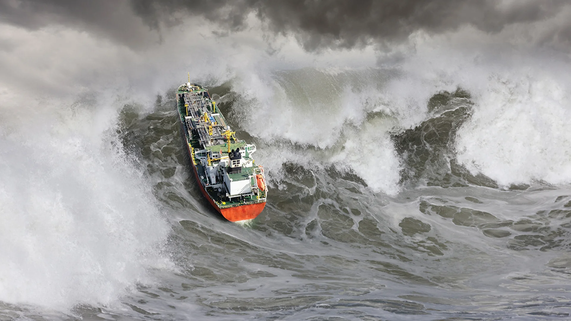 সমুদ্রে ৫৮ ফুটের রাক্ষুসে ঢেউ: ১৩০০ বছরে একবার ঘটে এই বিস্ময়কর ঘটনা