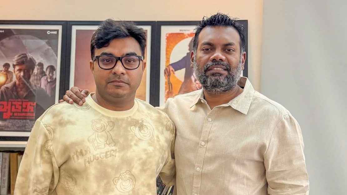 ‘প্রিয়তমা’-এর পরিচালকের সঙ্গে ছবি, যা বললেন ‘তুফান’ প্রযোজক 