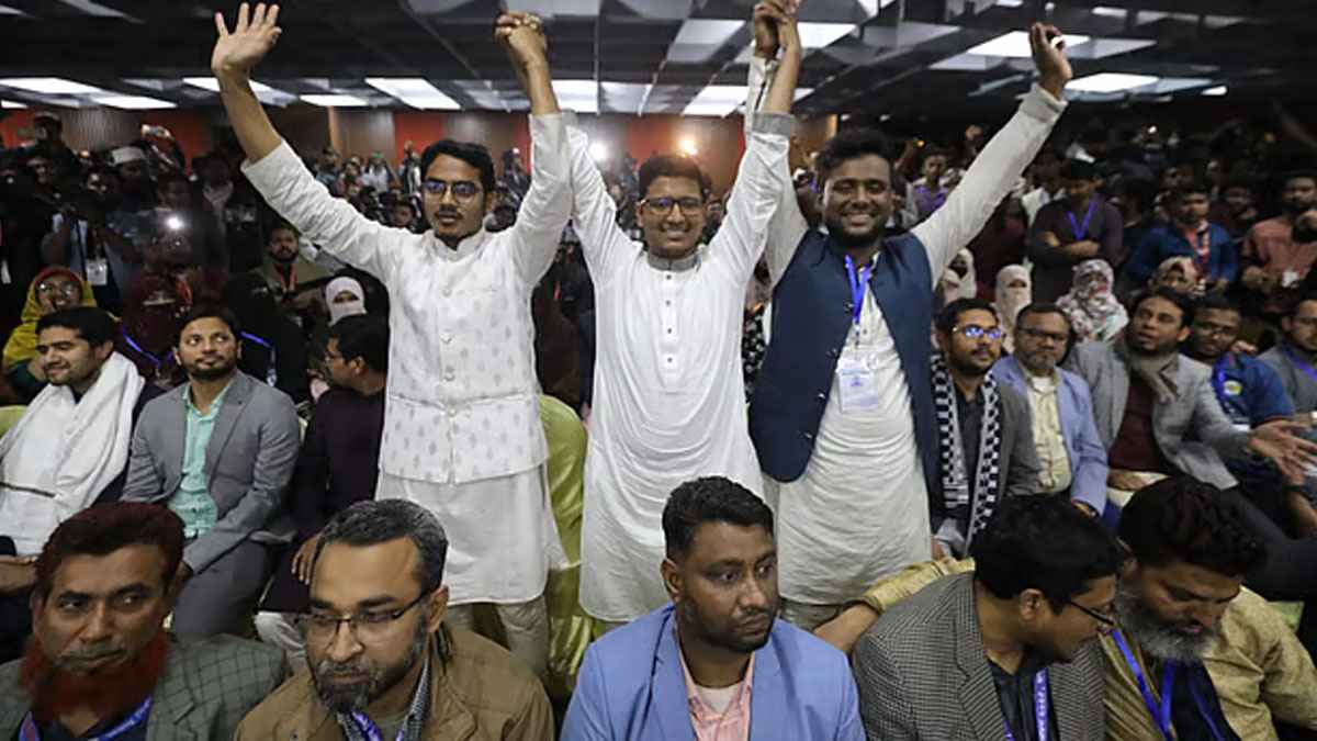 ৫ বিশ্ববিদ্যালয়ে ছাত্র সংসদের নেতৃত্বে শিবির: জয়ের নেপথ্যে কোন সমীকরণ?