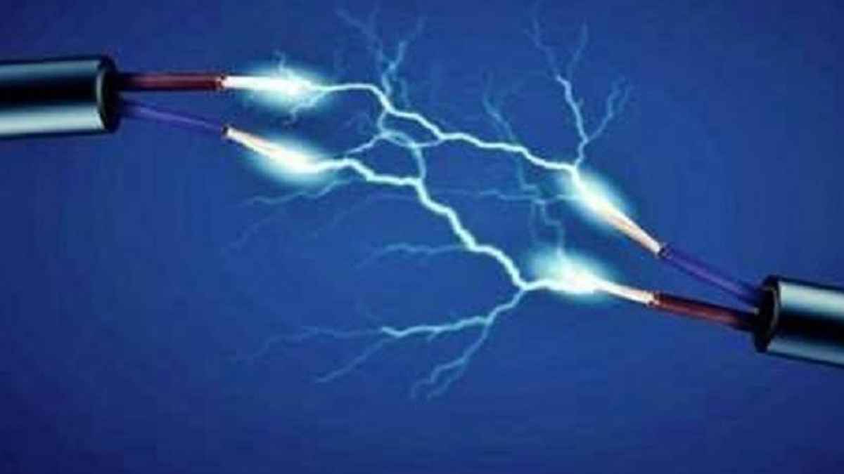 ছেঁড়া তারে বিদ্যুৎস্পৃষ্ট হয়ে দাদি-নাতিসহ নিহত ৩