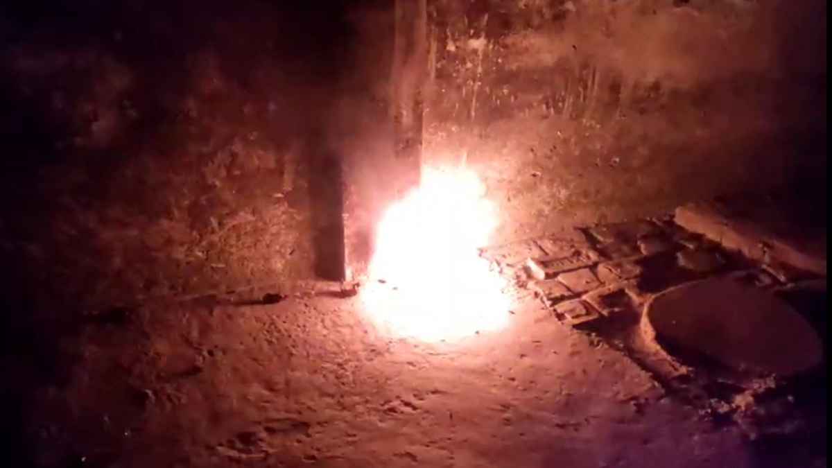 সিরাজগঞ্জে এনটিভি ও আমারদেশের সাংবাদিকের বাড়িতে পেট্রোল বোমা নিক্ষেপ