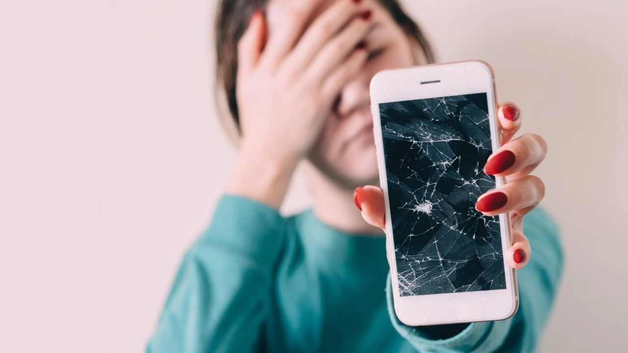 স্মার্টফোন ব্যবহার করতে গিয়ে আপনিও কি এই ৭টি ভুল করছেন?