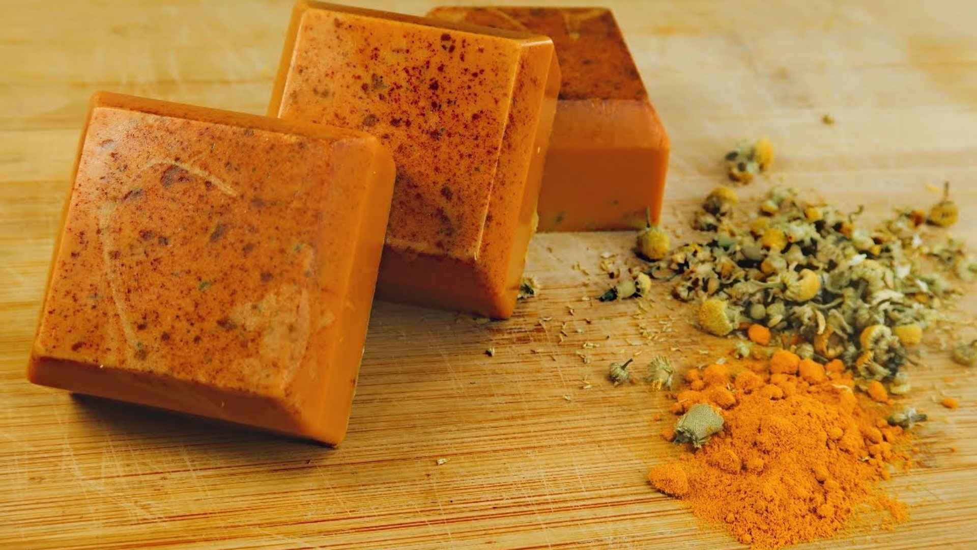 ট্রেন্ডিং ‘টারমারিক সোপ’ বানান ঘরেই