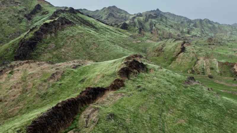 মক্কার পাহাড়ে সবুজের ঢেউ: ১৪০০ বছর আগের সেই ভবিষ্যদ্বাণীর প্রতিচ্ছবি?