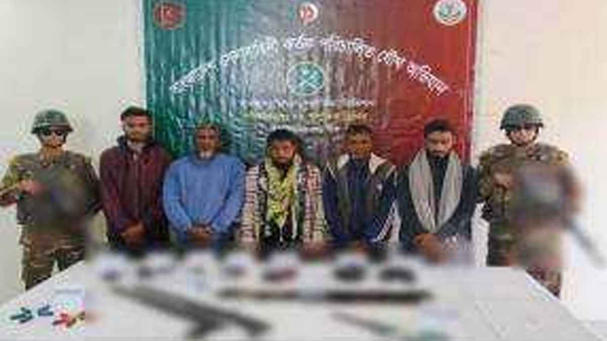 সিলেটে যৌথ বাহিনীর অভিযানে অবৈধ অস্ত্রসহ গ্রেফতার ৫