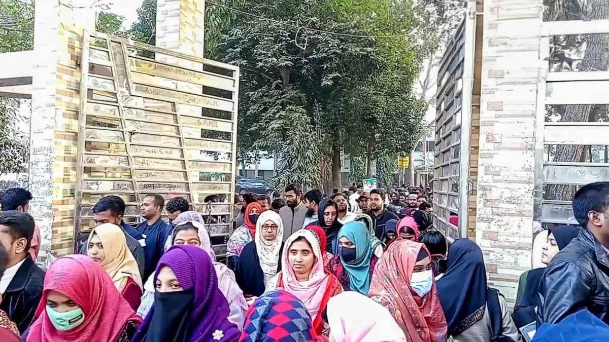 চুয়াডাঙ্গায় প্রাথমিক শিক্ষক নিয়োগ পরীক্ষায় জালিয়াতি, আটক ২