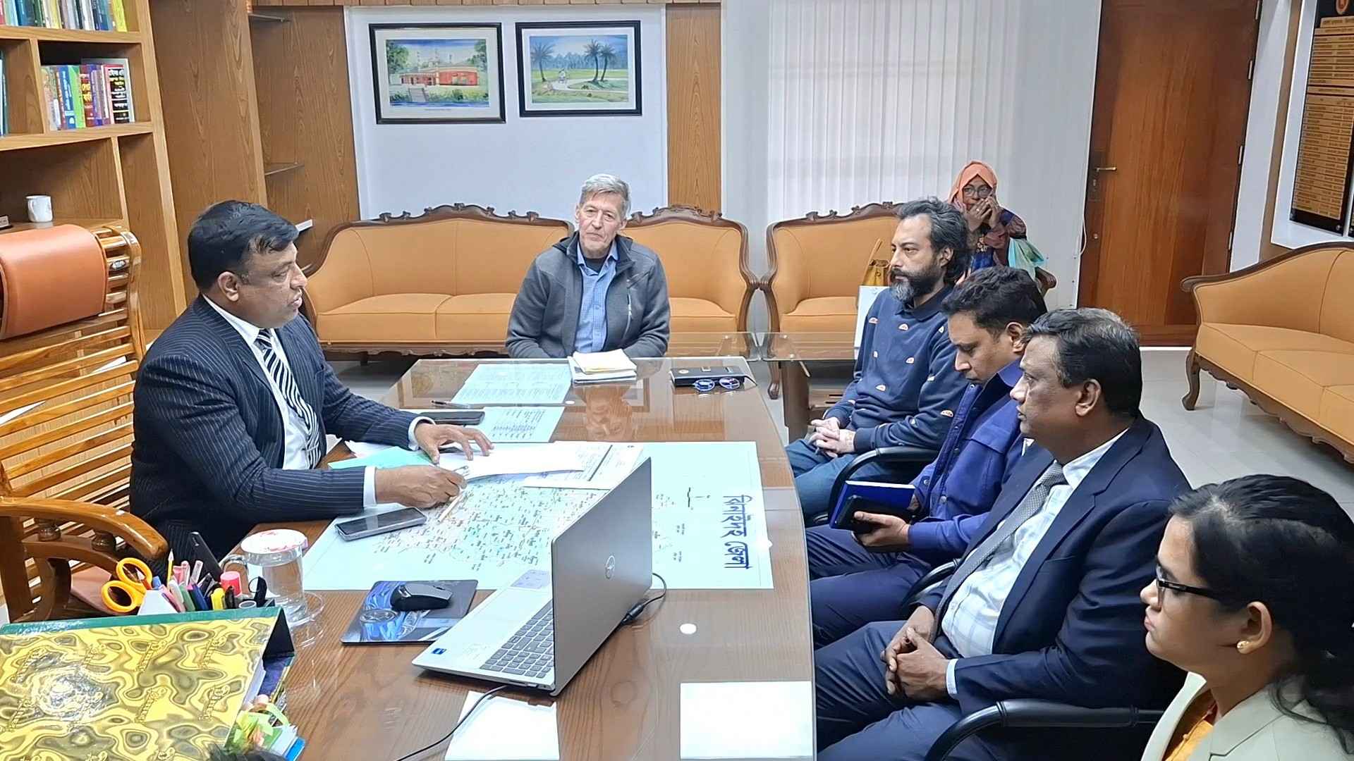 ঝিনাইদহ ডিসির সঙ্গে ইইউ নির্বাচনি পর্যবেক্ষক কর্মকর্তার সাক্ষাৎ