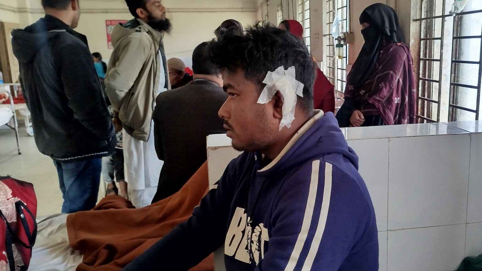 মোহনগঞ্জে মাদক সেবনের প্রতিবাদ করায় যুবককে ছুরিকাঘাত