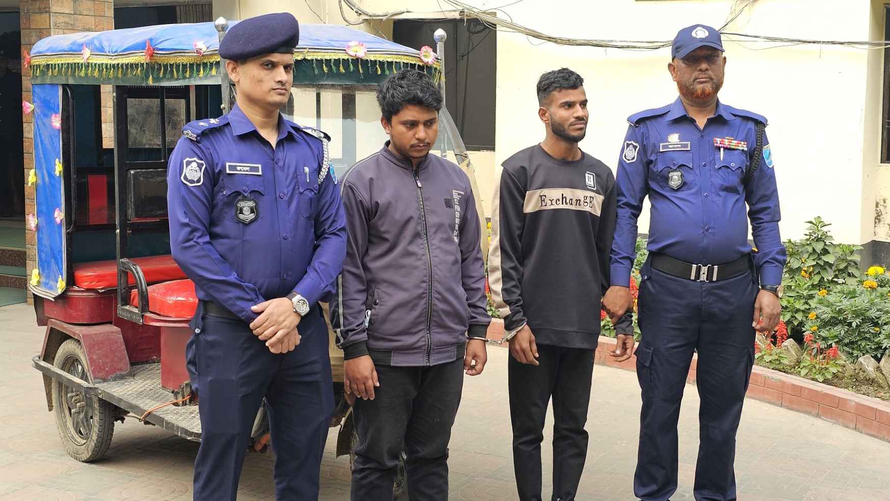 মুন্সিগঞ্জে চাঞ্চল্যকর হত্যার রহস্য উদঘাটন, ইজিবাইকসহ গ্রেফতার ২