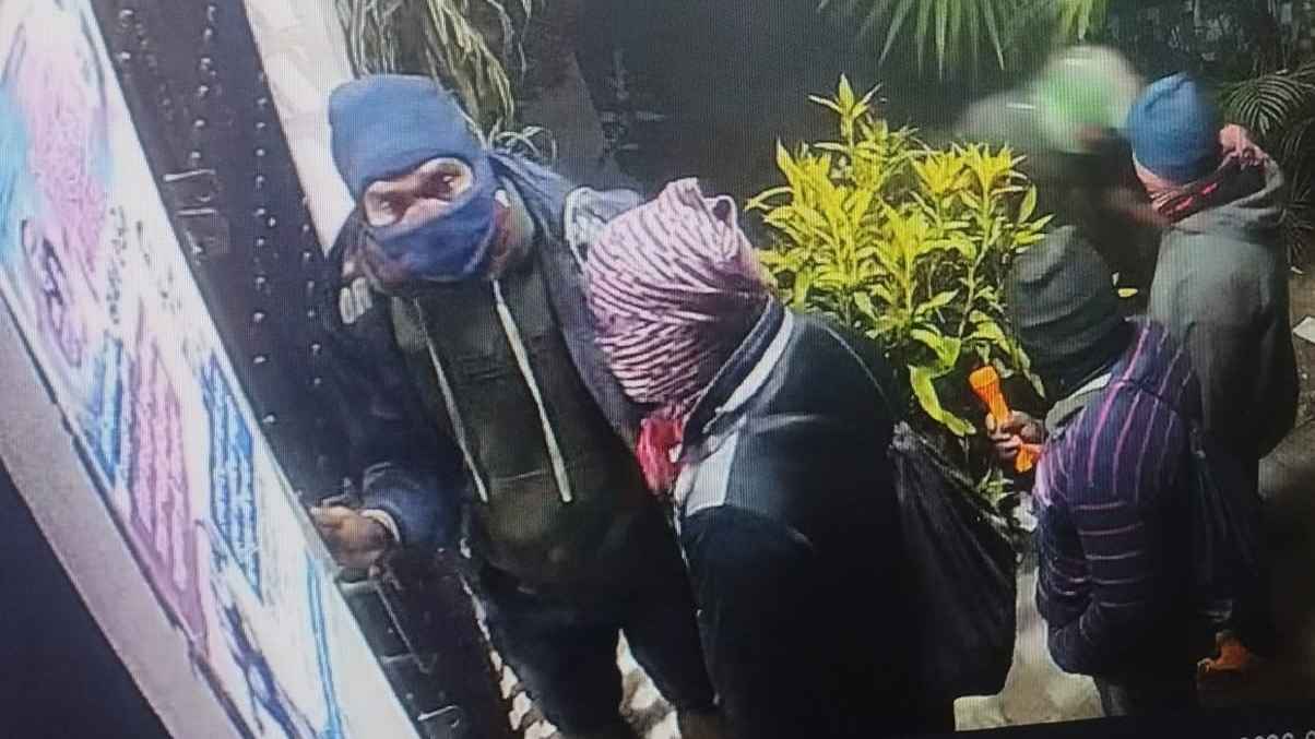 দিনাজপুরে নৈশ্য প্রহরীদের বেঁধে বিদ্যুৎ অফিসে চুরি