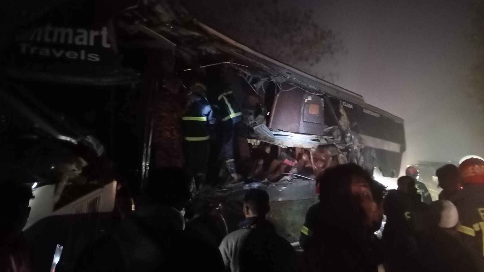 মিরসরাইয়ে মধ্যরাতে বাস দুর্ঘটনায় নেভি সদস্যসহ নিহত ৩, আহত ৬