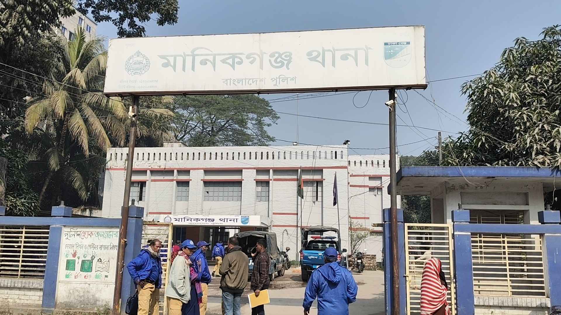 আশ্রয় দেওয়ার কথা বলে গৃহবধূকে ধর্ষণ করলেন দুই আনসার সদস্য