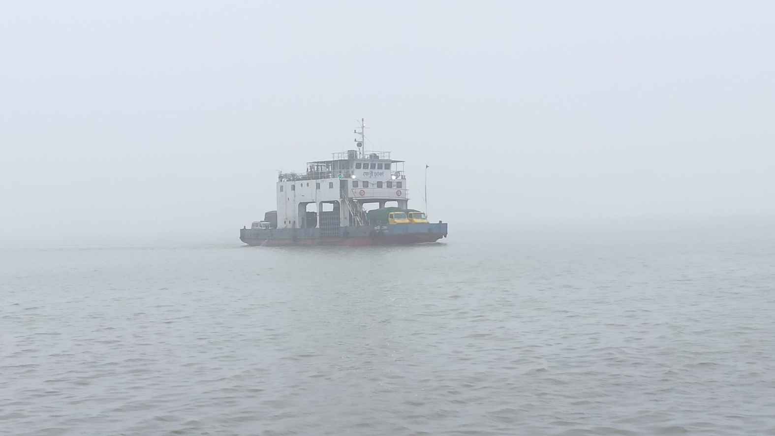 দৌলতদিয়া-পাটুরিয়া নৌরুটে ১২ ঘণ্টা পর ফেরি চলাচল শুরু