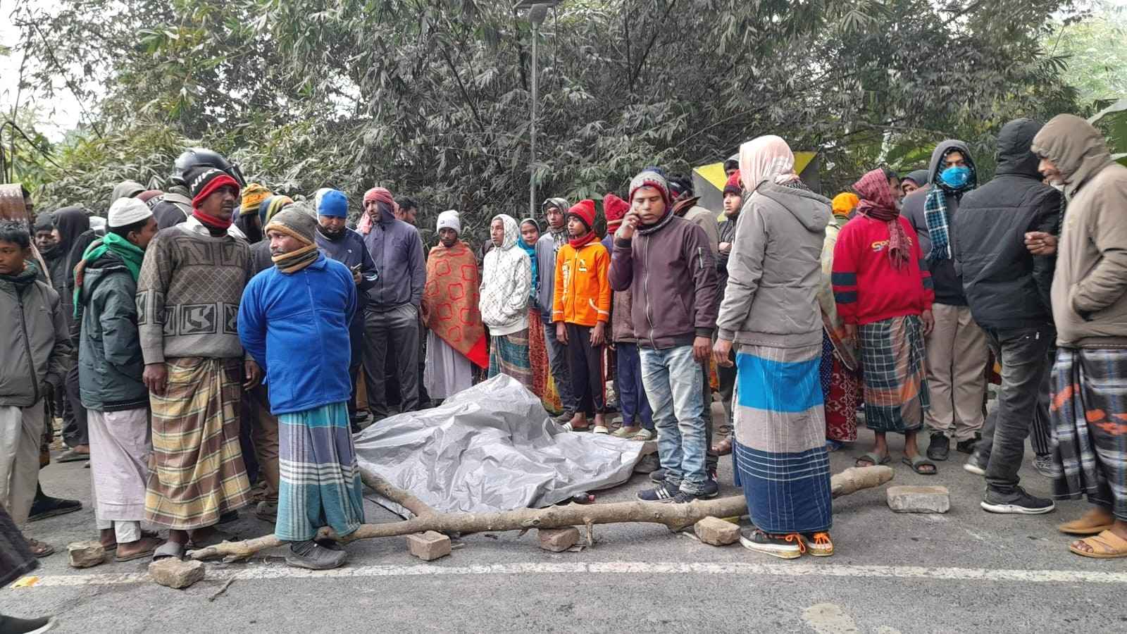 চুয়াডাঙ্গায় ট্রাক-আলমসাধু সংঘর্ষে মাছ ব্যবসায়ী নিহত