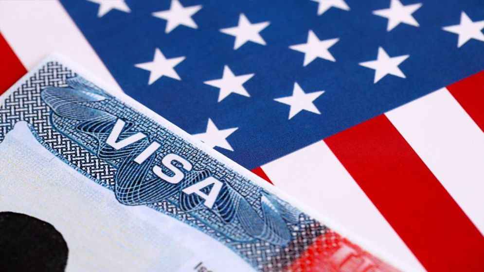 এক লাখেরও বেশি ভিসা বাতিল করেছেন ট্রাম্প