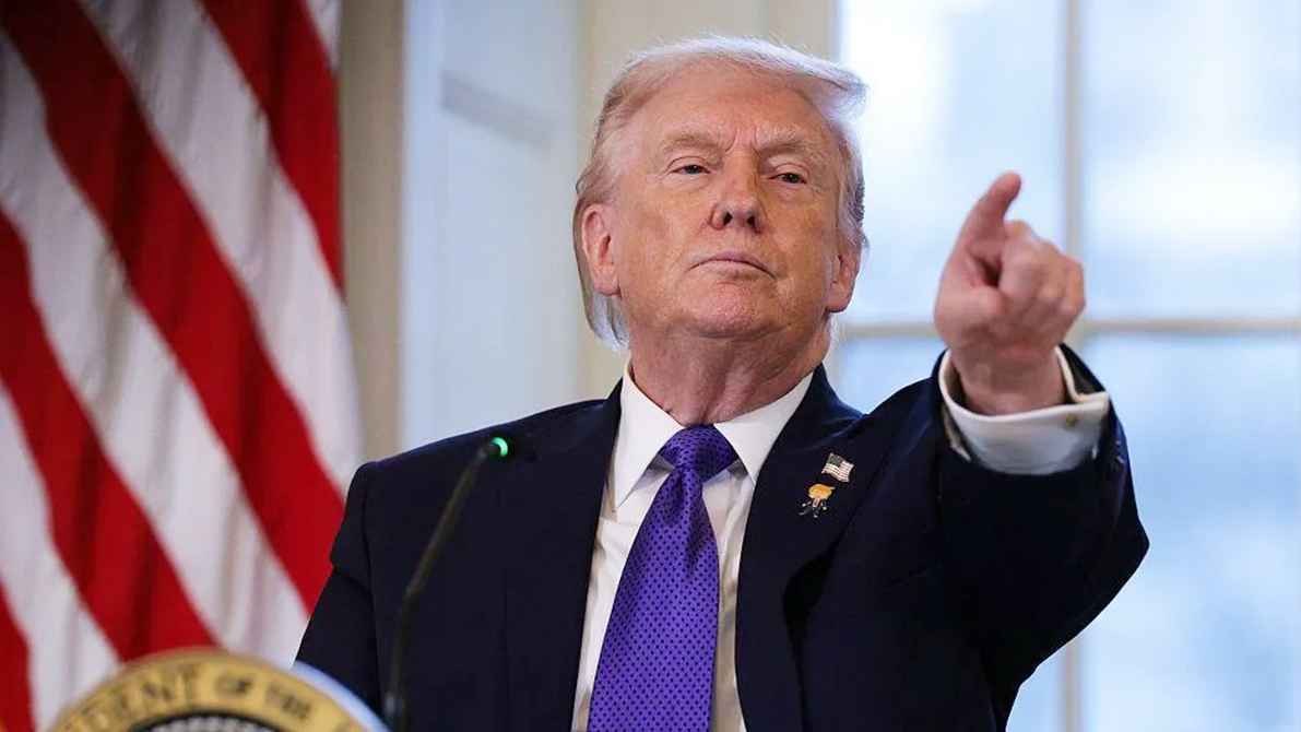 ইরান বিক্ষোভকারীদের ফাঁসি দিলে ‘কঠোর ব্যবস্থার’ হুঁশিয়ারি ট্রাম্পের