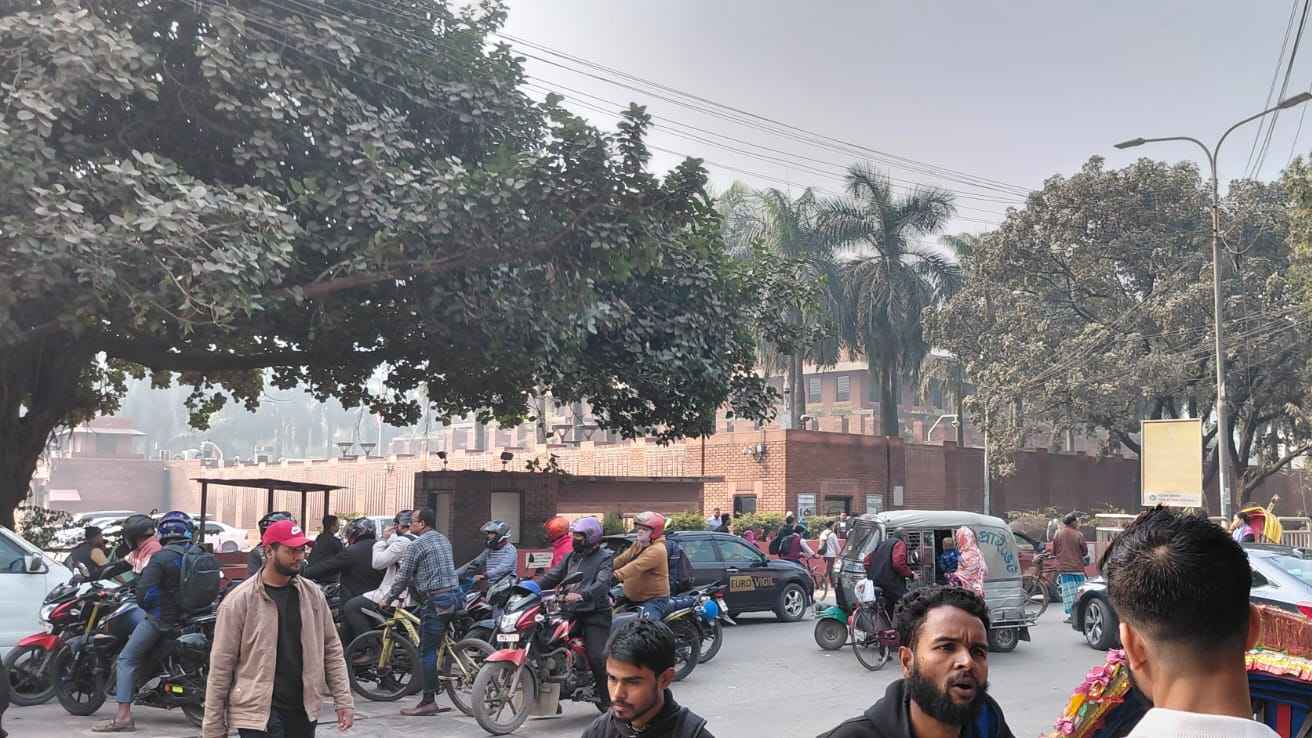 হঠাৎ বন্ধ মার্কিন ভিসা, ক্ষুব্ধ ভিসাপ্রার্থীরা