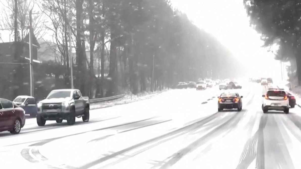 ‘বিপজ্জনক’ শীতকালীন ঝড়ের মুখে যুক্তরাষ্ট্র, ১৬ কোটি মানুষ ঝুঁকিতে