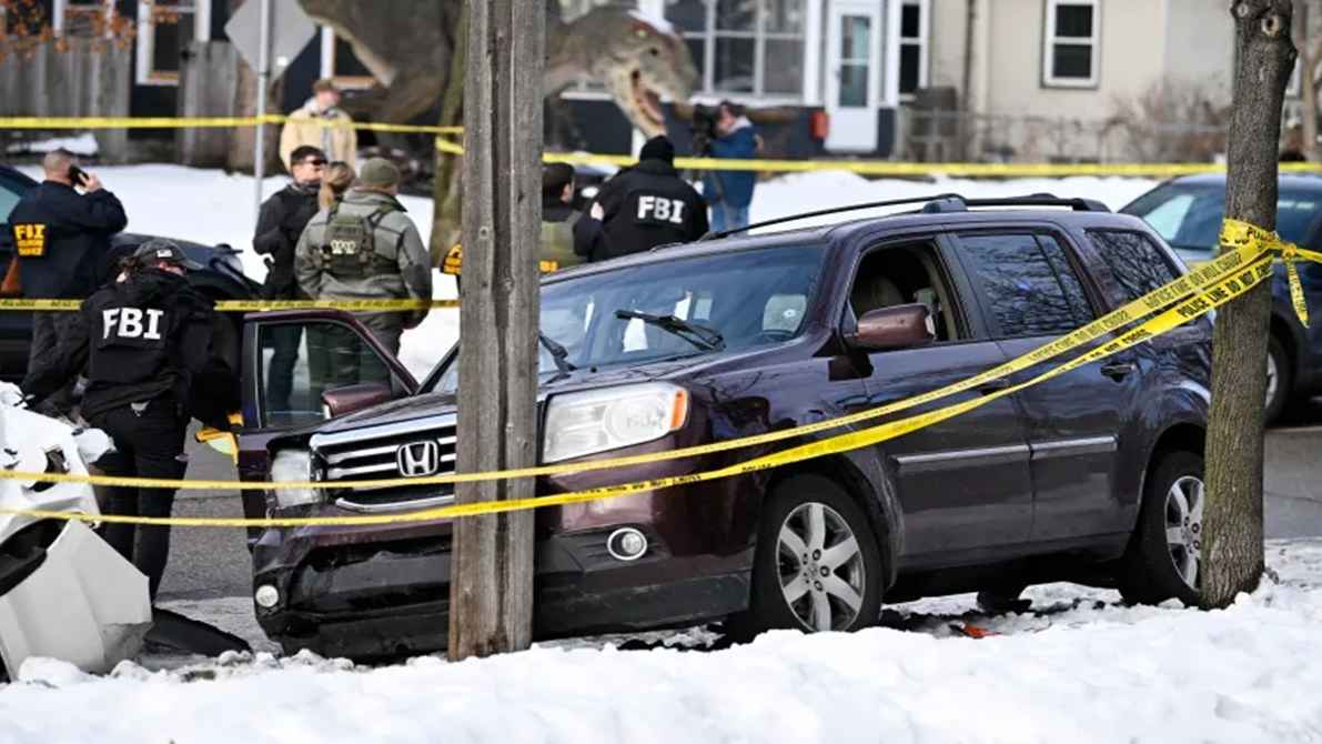 যুক্তরাষ্ট্রে অভিবাসনবিরোধী অভিযানে আইসিই কর্মকর্তার গুলি, নারী নিহত