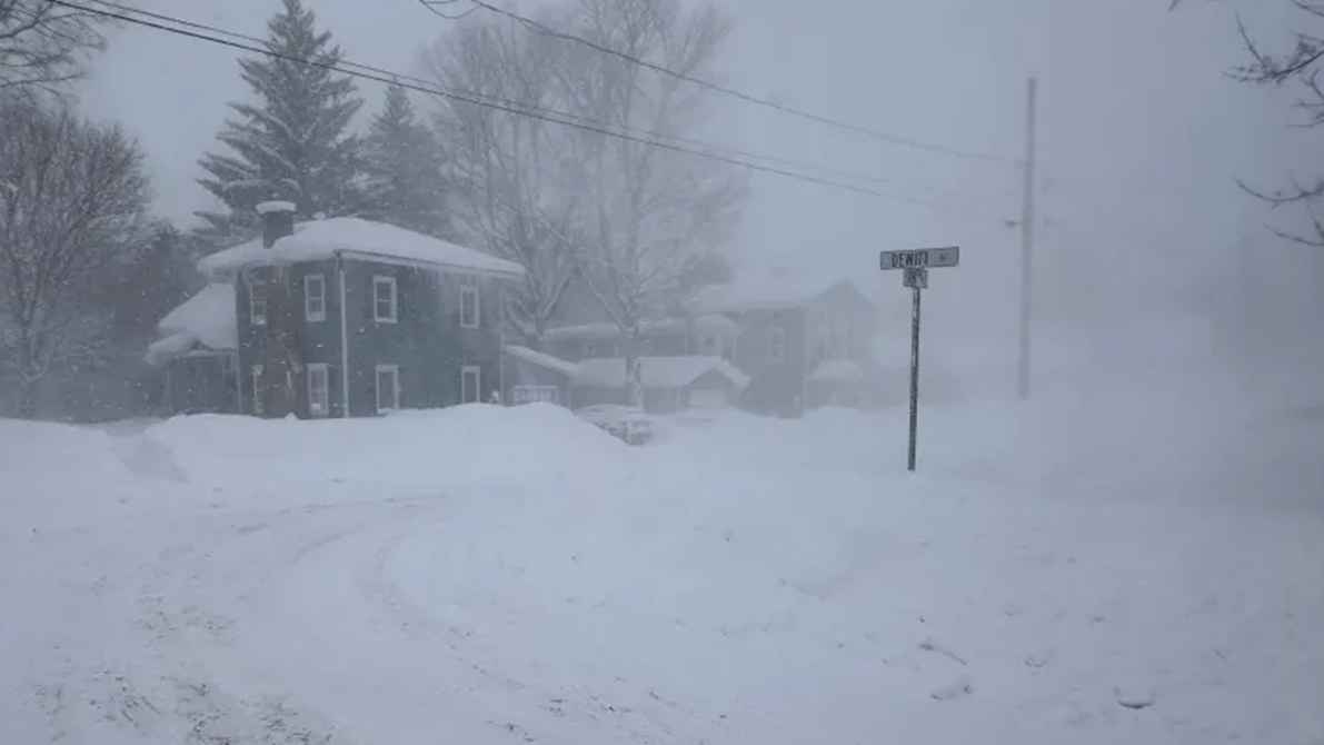 বিপজ্জনক শীতকালীন ঝড়ে বিপর্যস্ত যুক্তরাষ্ট্র, কয়েক হাজার ফ্লাইট বাতিল