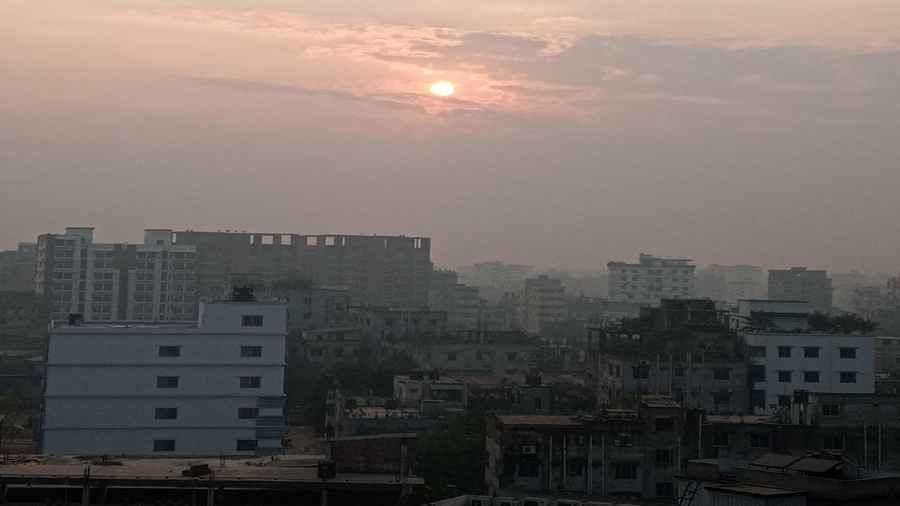 মেঘলা থাকবে ঢাকার আকাশ, কমতে পারে তাপমাত্রা