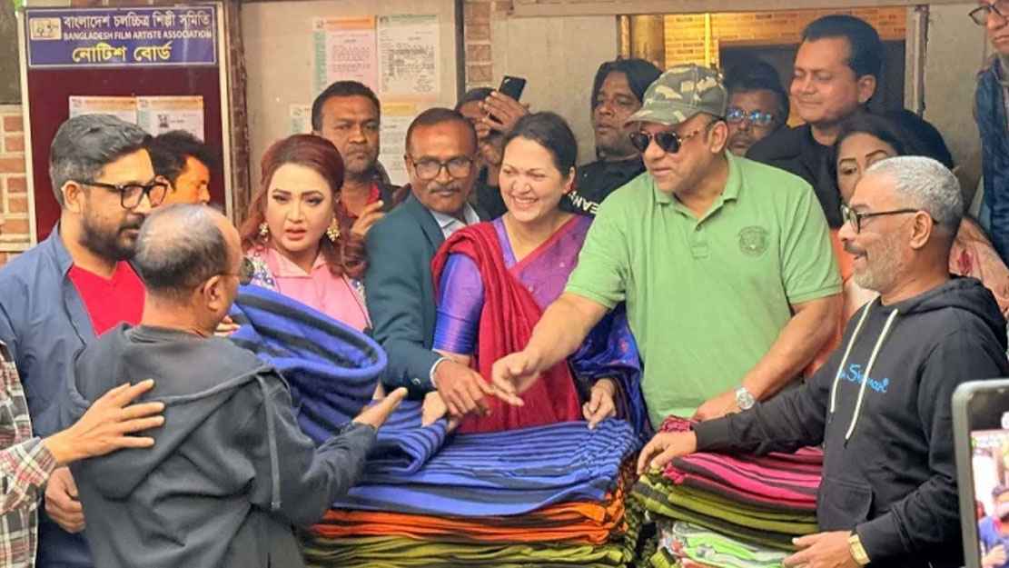 শীতে কম্বল উপহার শিল্পীদের 