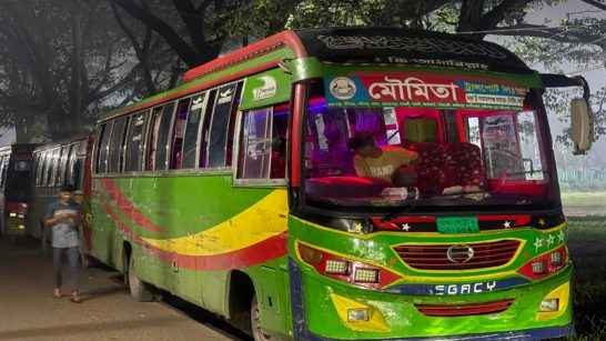 বাসে জাবি শিক্ষার্থীকে মারধরের অভিযোগে মৌমিতা পরিবহনের ৬ বাস আটক