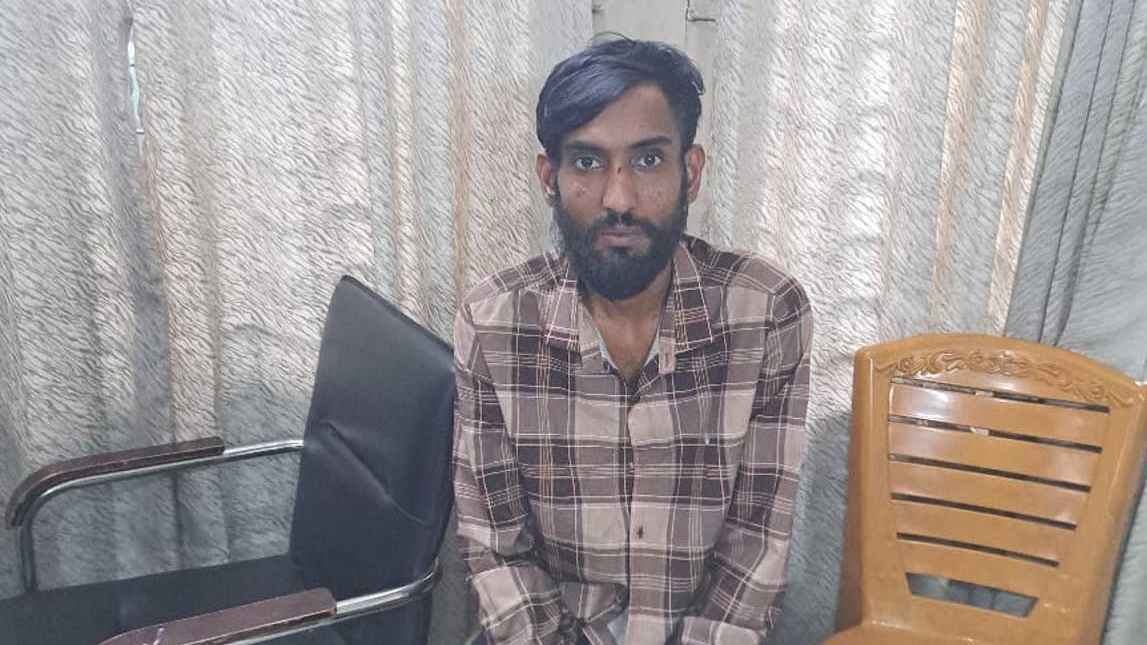 রামপুরায় আলিফ পরিবহনের ধাক্কায় যাত্রী নিহত, চালক আটক