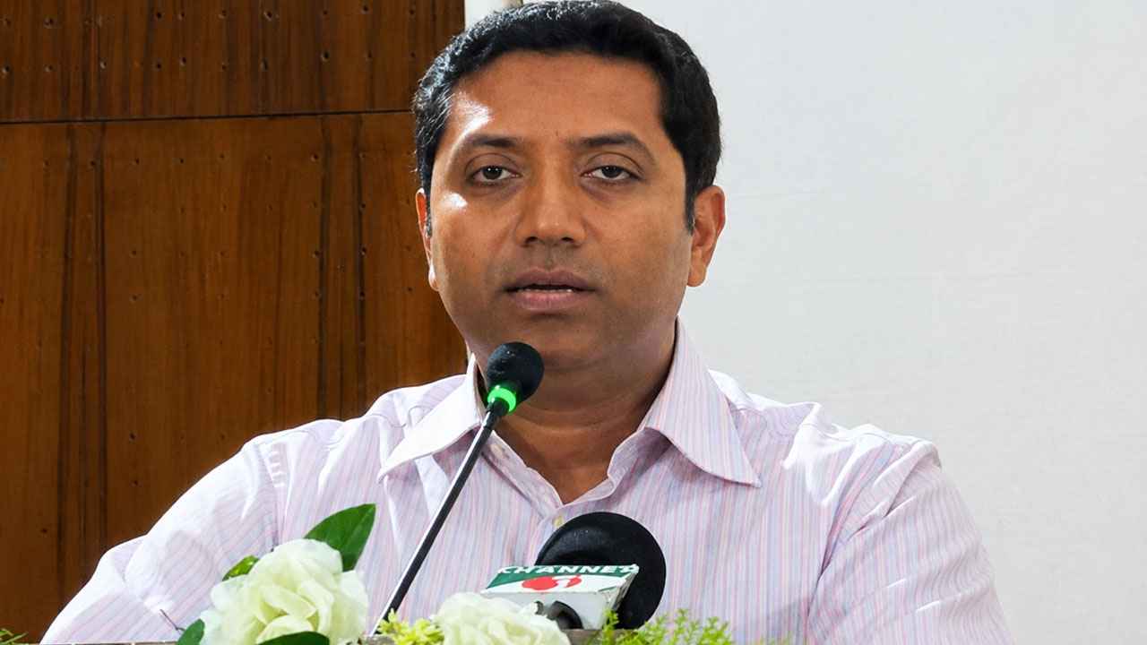 ‘দুই হাতহীন’ আয়েশা প্রমাণ করেছে, কোনো সীমাবদ্ধতাই স্বপ্নপূরণের বাধা নয়