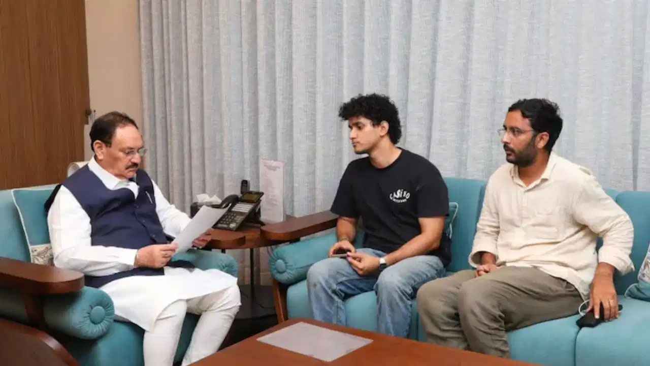 ১০ মিনিটের বৈঠকে ‘ককরোচ জনতা পার্টি’কে জে পি নাড্ডার আশ্বাস