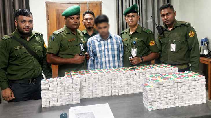 সরকারি কর্মচারী হাসপাতালে ওষুধ চুরির সময় আটক চোর