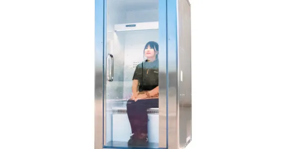 Human-refrigerator-Japan-Do-hiemon-box-cooling-summer-heat-how-to-cope-heatstroke-countermeasures-global-warming-news-01-1