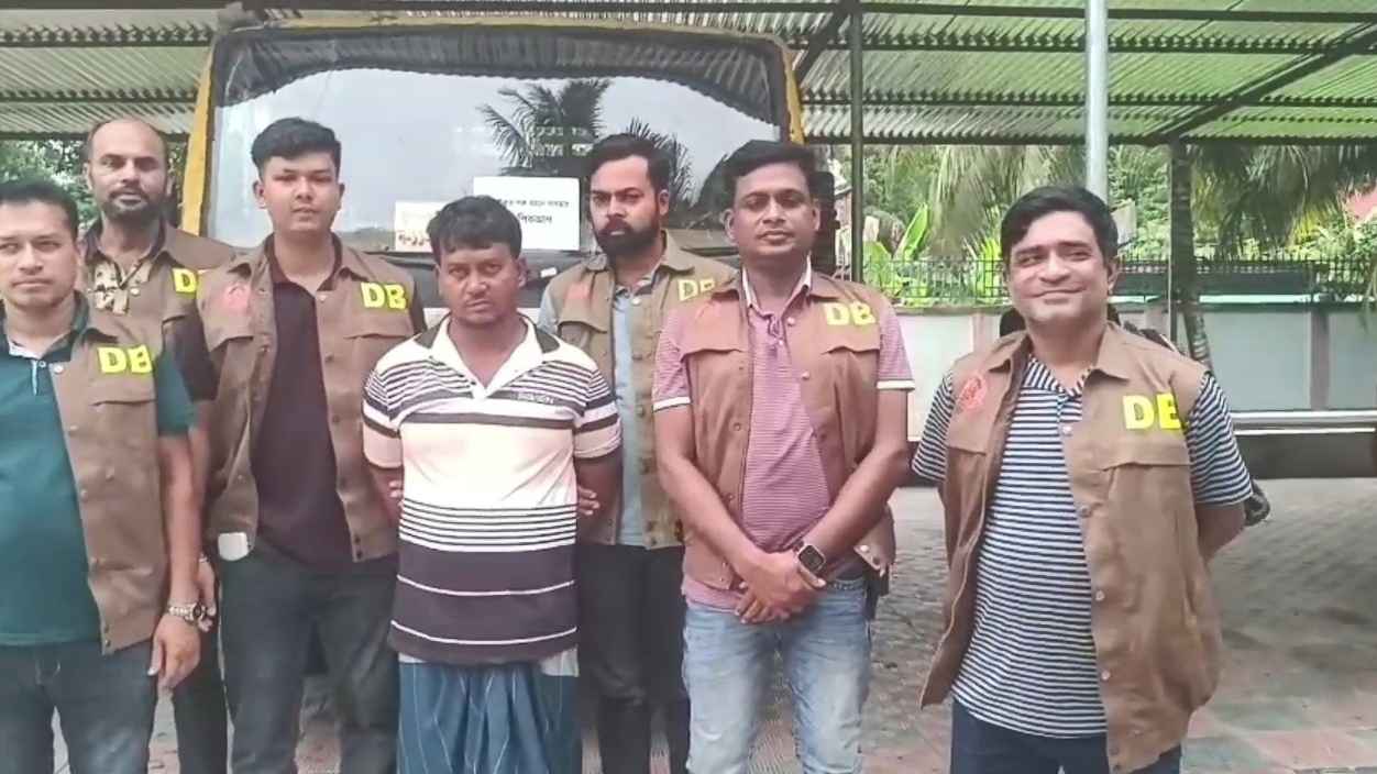 বাগেরহাটে পিকআপসহ ১১ চোরাই গরু উদ্ধার, গ্রেফতার ৩