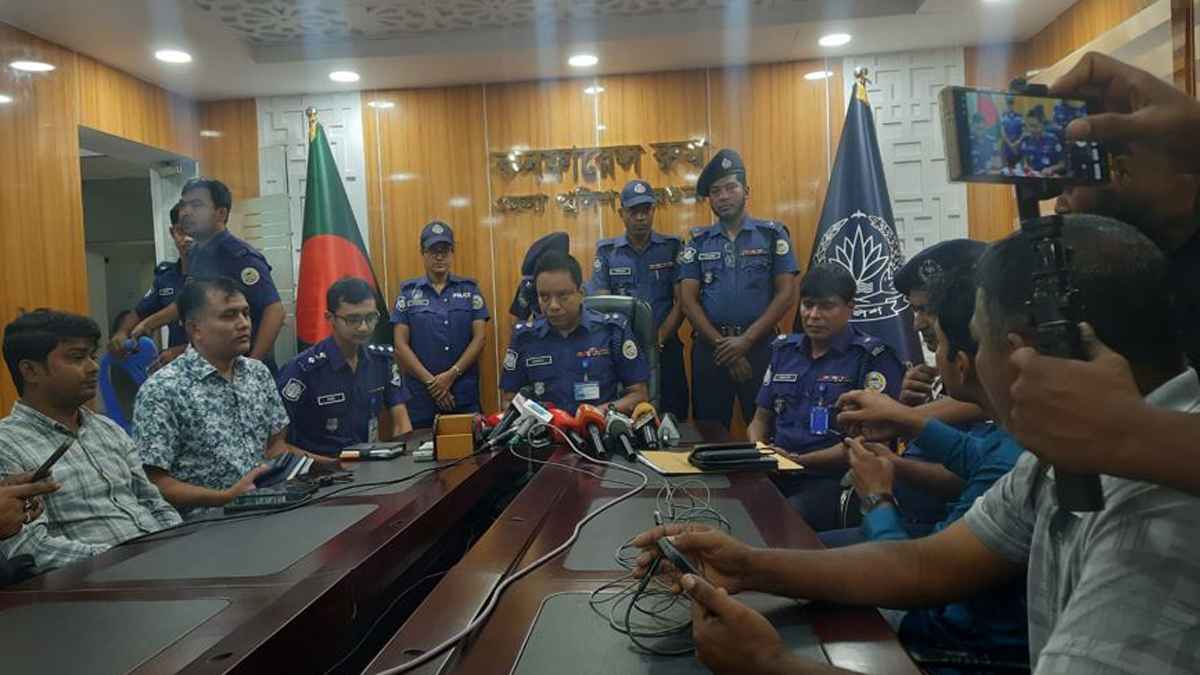 বরগুনায় চোরাই স্বর্ণালঙ্কার ও নগদ টাকা উদ্ধার, গ্রেফতার ২