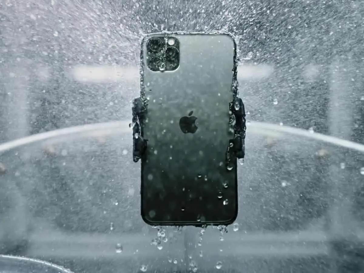 iphone-12-waterproof