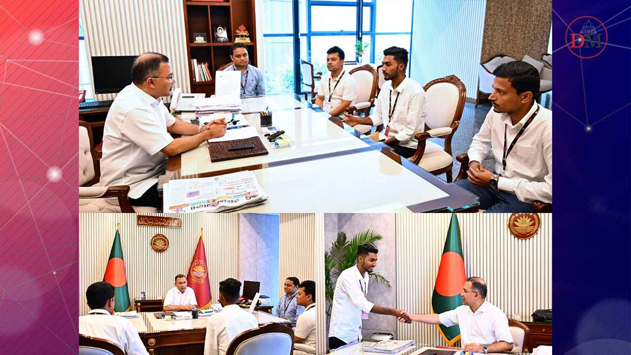মাথার রক্তে ভেজা পতাকা প্রধানমন্ত্রীর হাতে তুলে দিলেন জুলাইযোদ্ধা আজিজুর