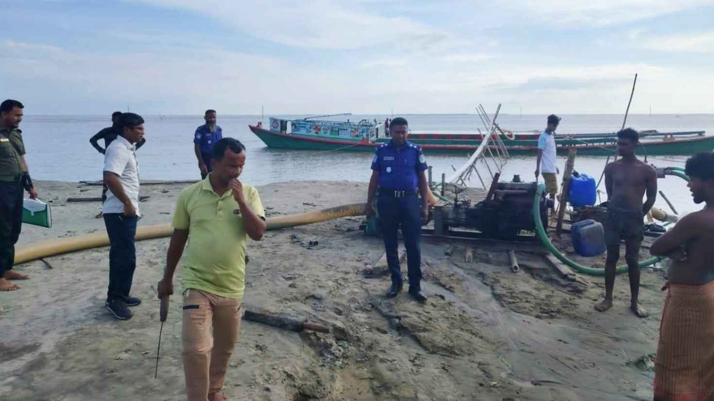 ধনু নদে অবৈধভাবে বালু উত্তোলন, লাখ টাকা জরিমানা
