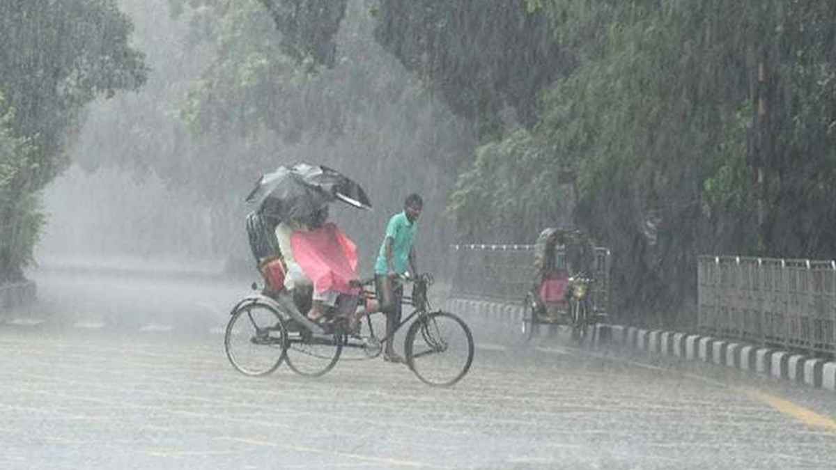 বজ্রবৃষ্টির সঙ্গে ভারী বর্ষণের আভাস, তাপমাত্রা কমতে পারে