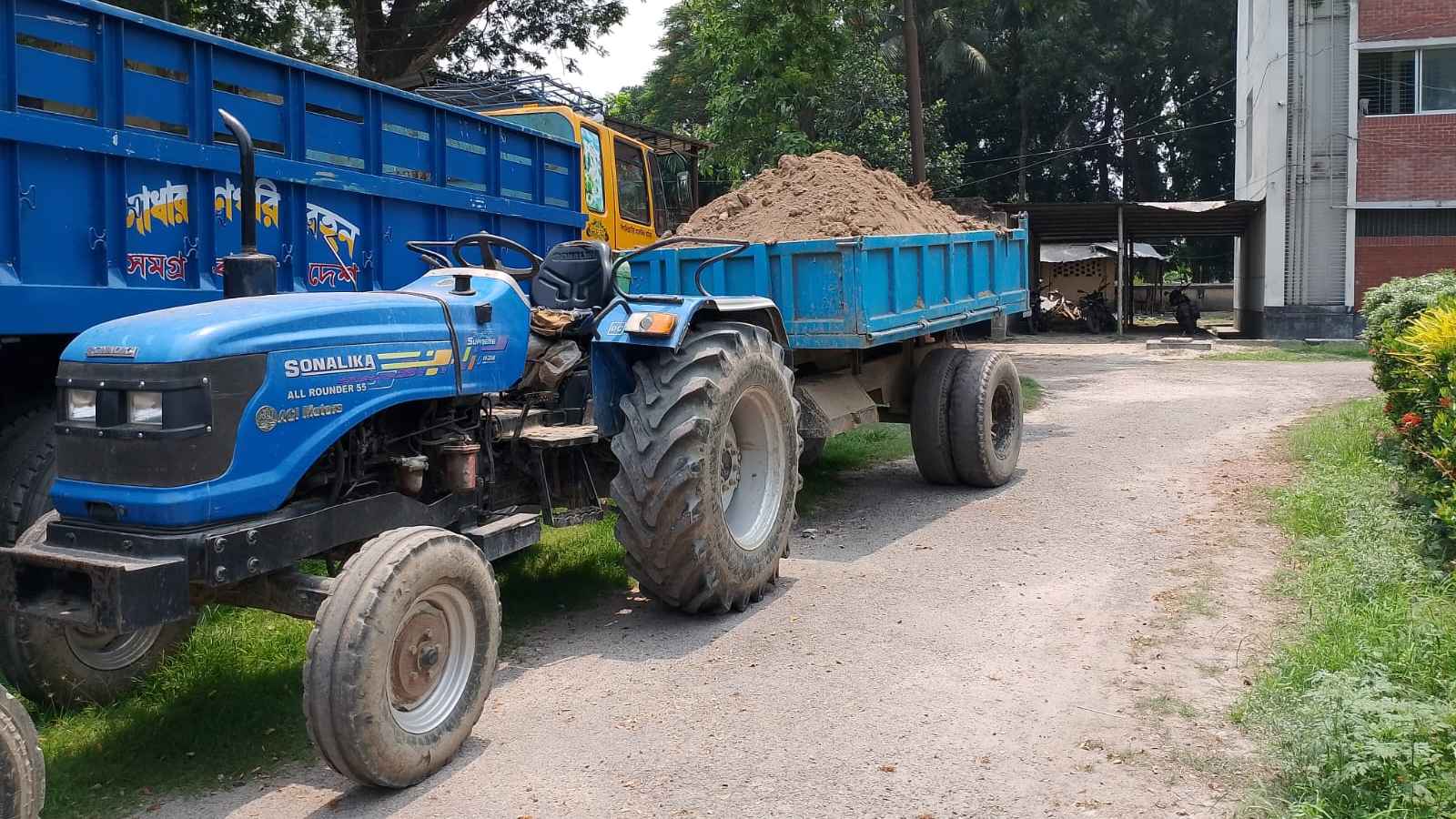নাটোরে আবাদি জমির মাটি কাটায় ইটভাটা মালিকসহ গ্রেফতার ২