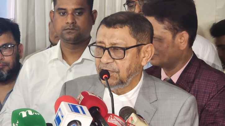 নারায়ণগঞ্জে হাসপাতালের পরিবেশ নিয়ে ক্ষুব্ধ স্বাস্থ্যমন্ত্রী