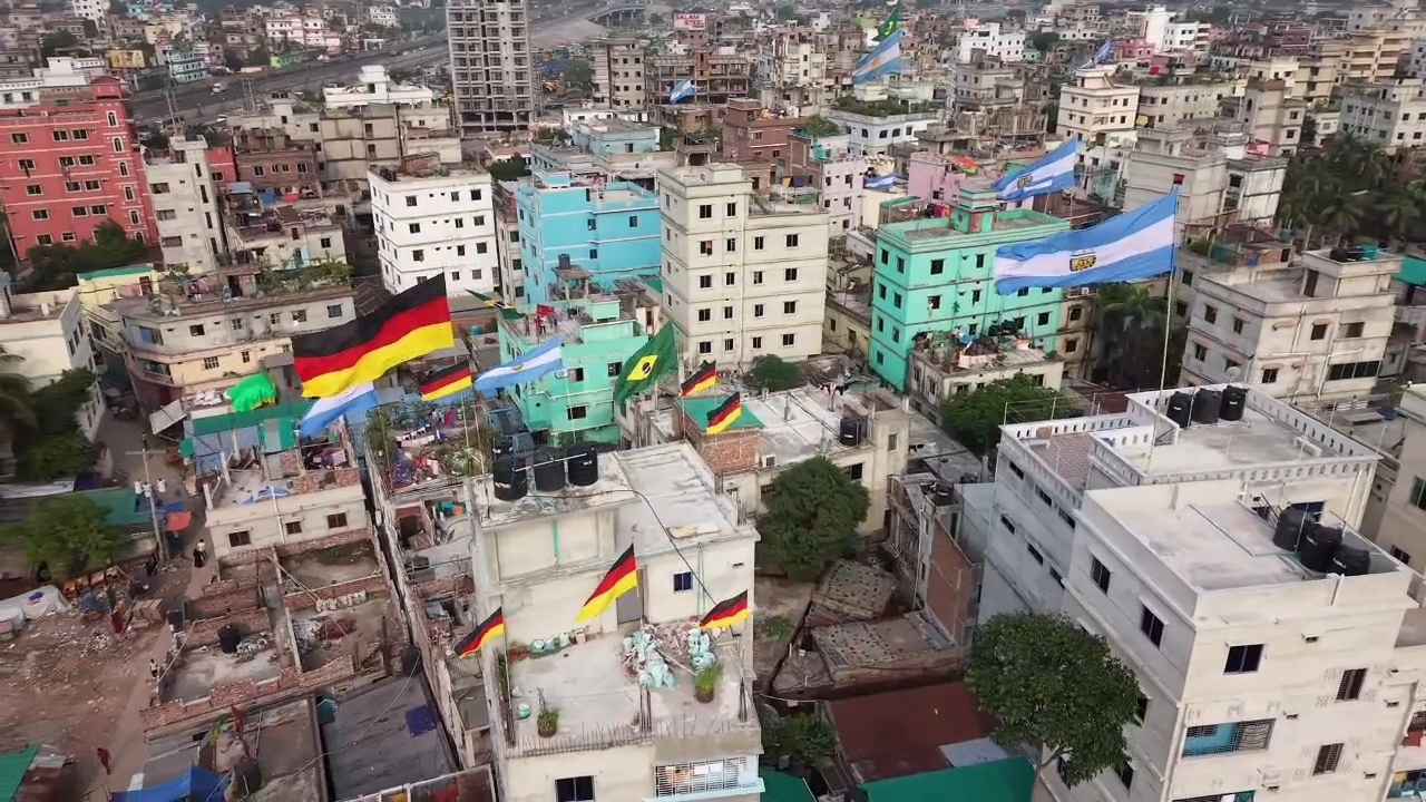বিশ্বকাপের উন্মাদনায় সাভার, উড়ছে ৪৮ দেশের পতাকা